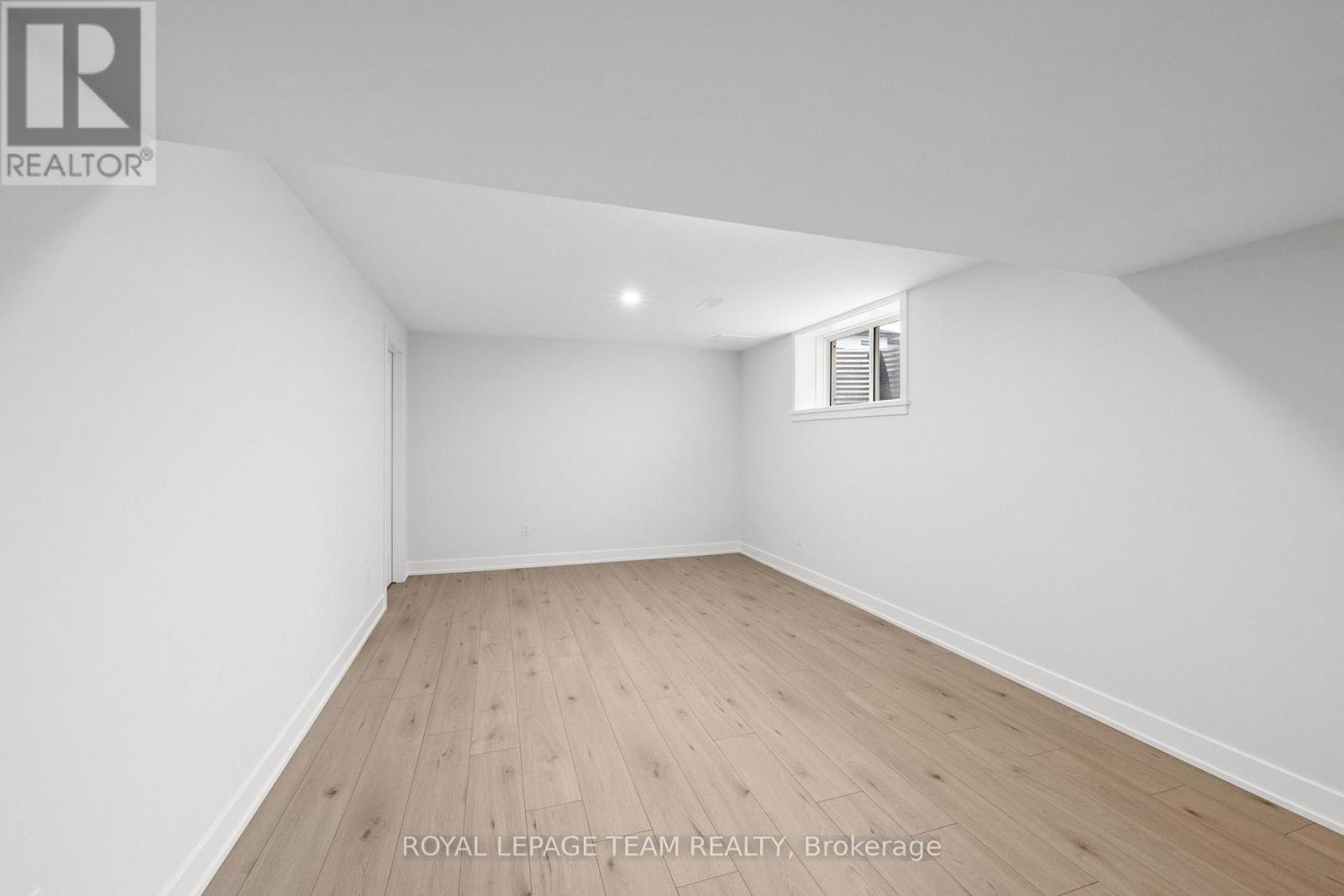 1169 MOORE STREET - 43