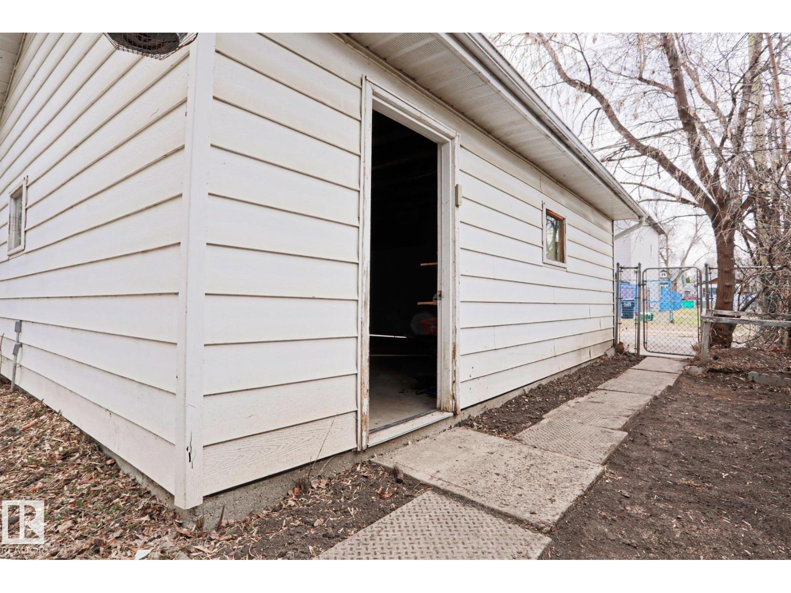 9611 81 AV NW, Edmonton