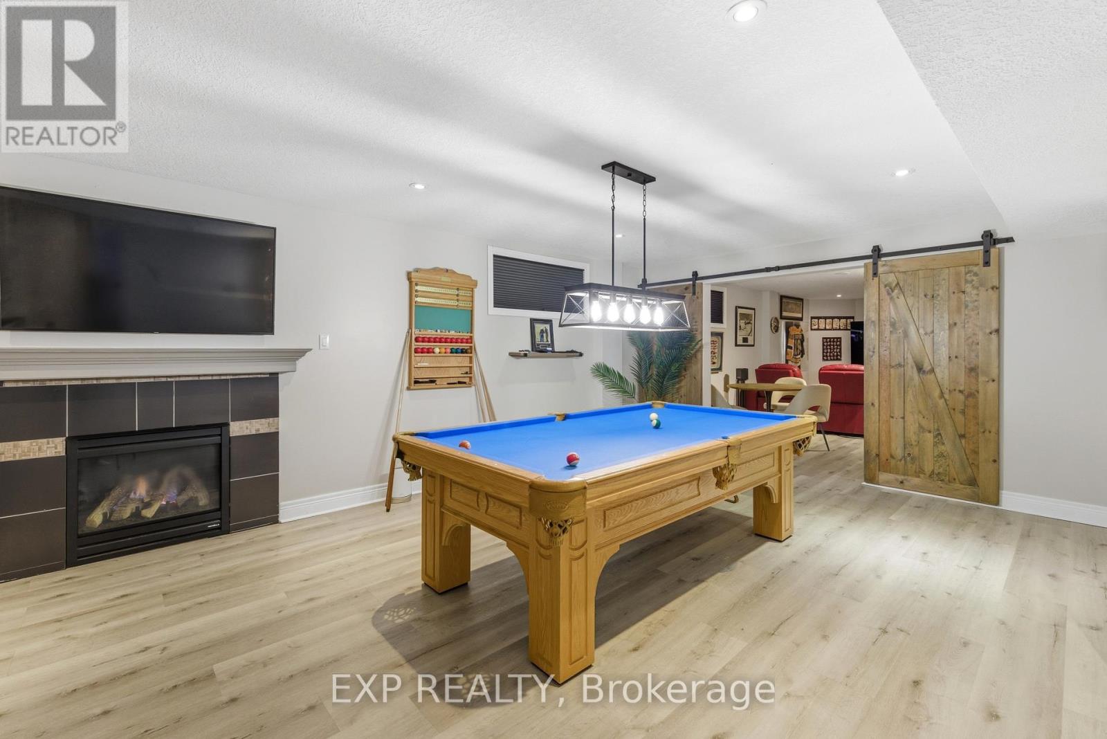 184 TOWNSEND DRIVE - 33
