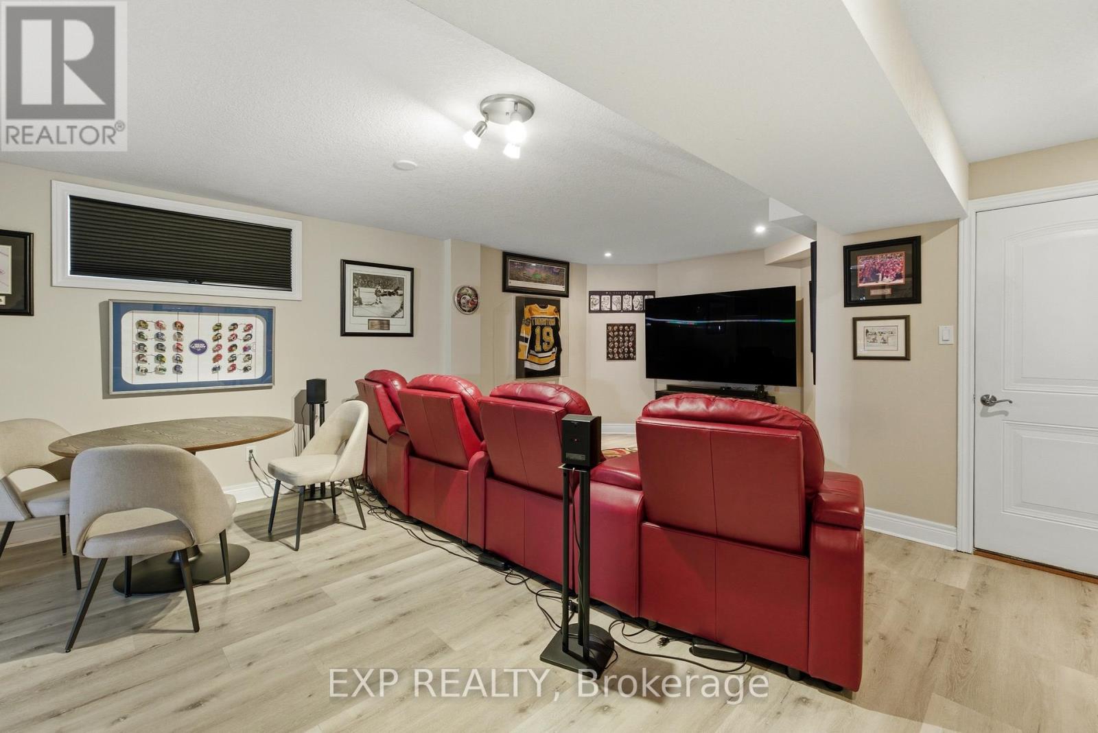 184 TOWNSEND DRIVE - 35
