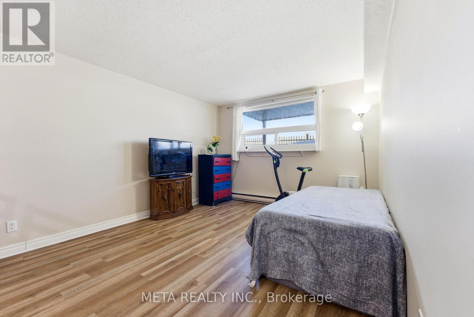 #103 25 COLLEGE STREET E - 10