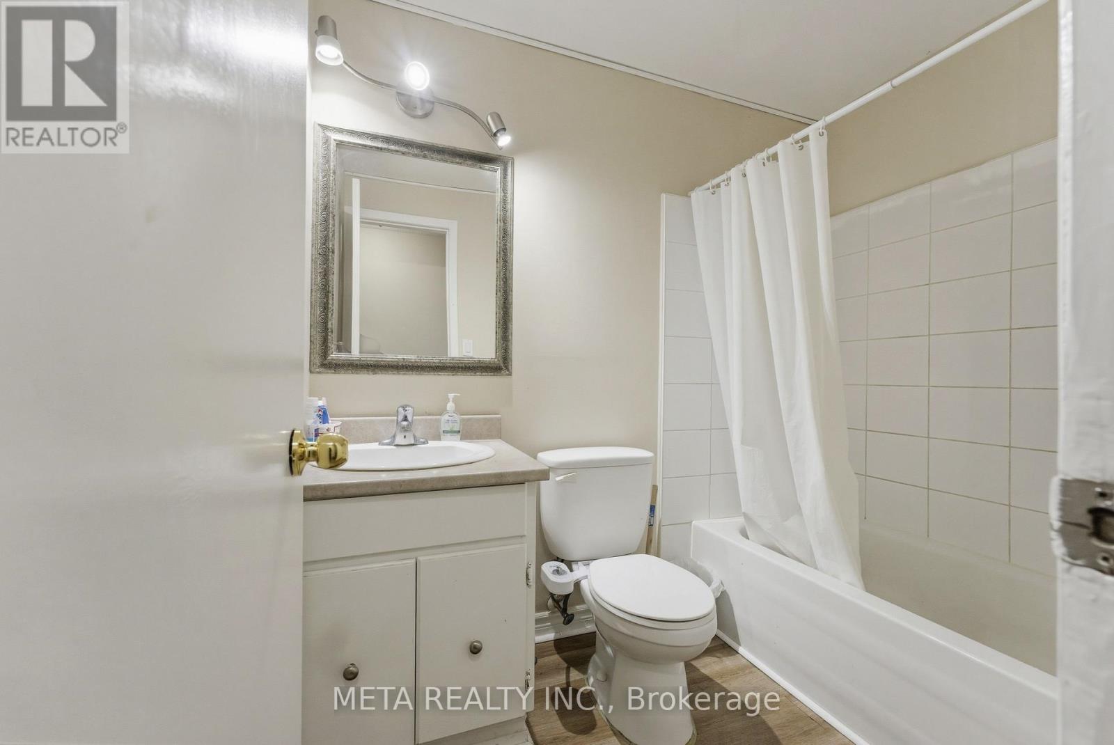#103 25 COLLEGE STREET E - 12