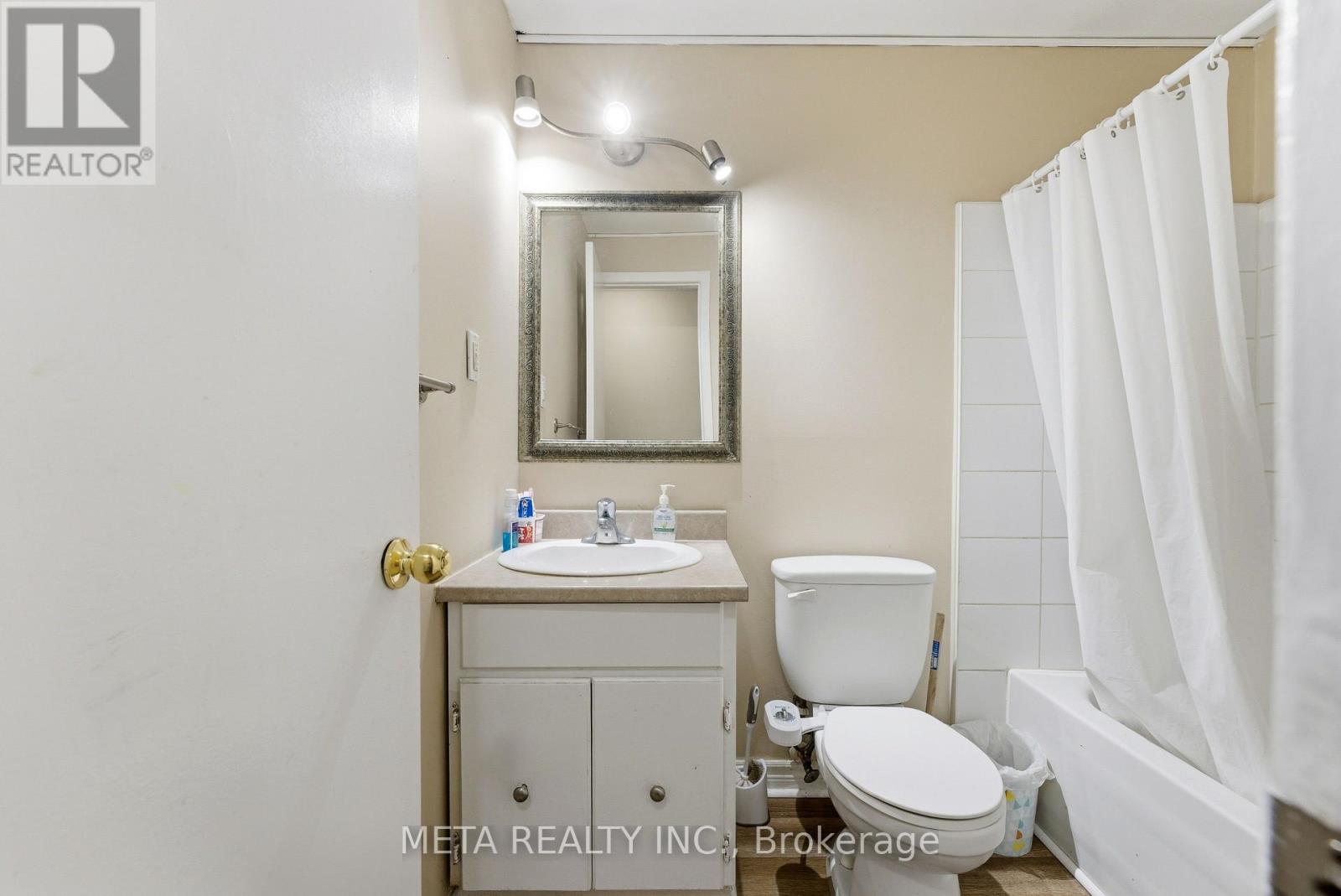 #103 25 COLLEGE STREET E - 13