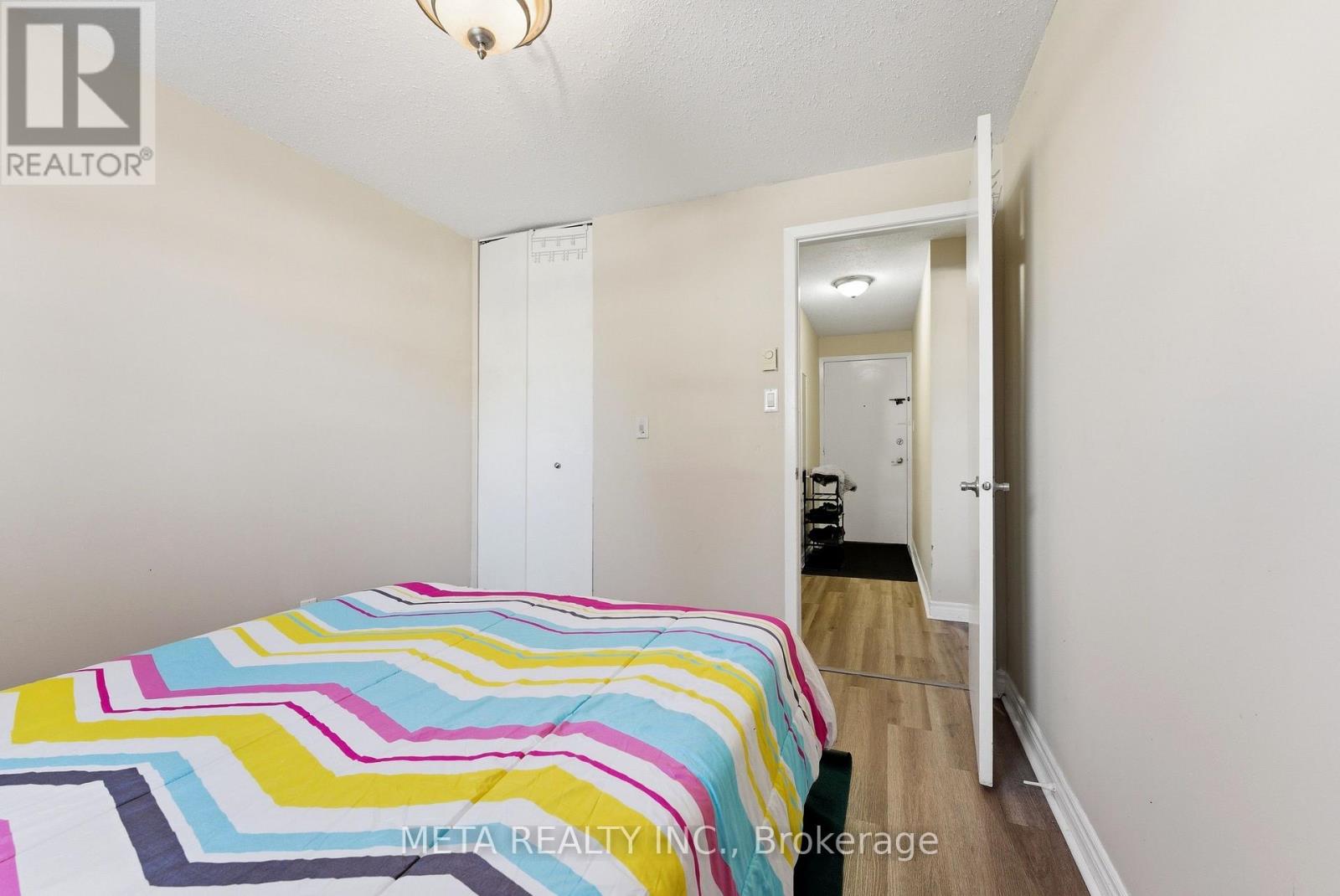 #103 25 COLLEGE STREET E - 16