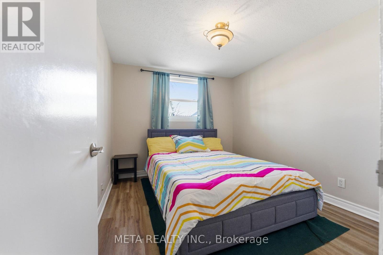 #103 25 COLLEGE STREET E - 17