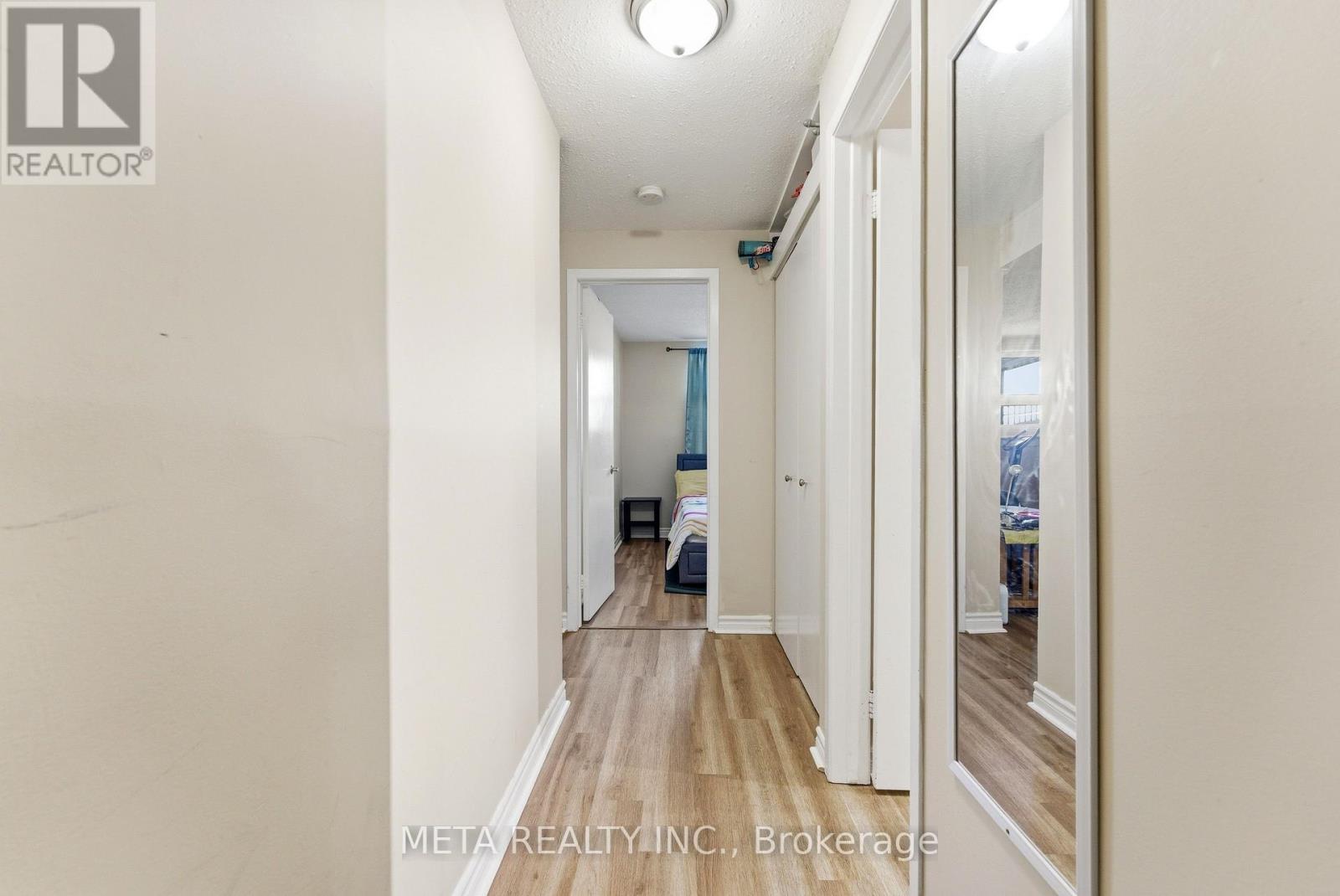 #103 25 COLLEGE STREET E - 18