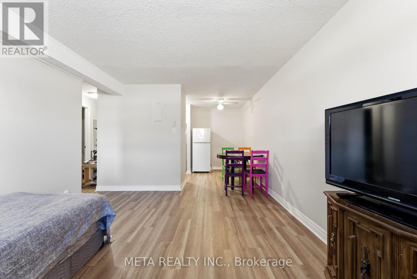 #103 25 COLLEGE STREET E - 8