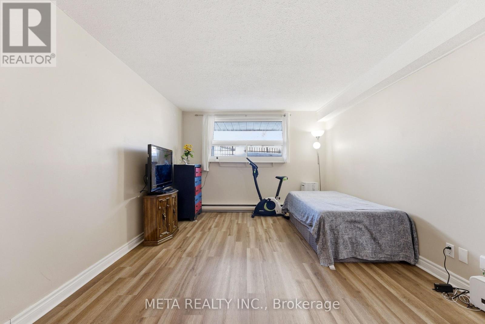 #103 25 COLLEGE STREET E - 9
