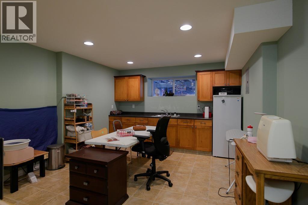 3022 CHRISTOPHER CRESCENT - 32