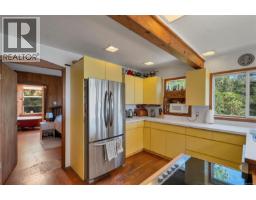 1395 Manzanita Rd, Cortes Island, BC V0P1K0 Photo 10