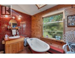 1395 Manzanita Rd, Cortes Island, BC V0P1K0 Photo 21