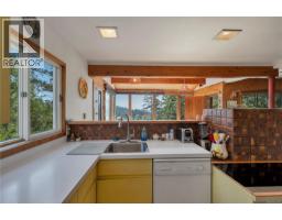 Living room - 1395 Manzanita Rd, Cortes Island, BC V0P1K0 Photo 9