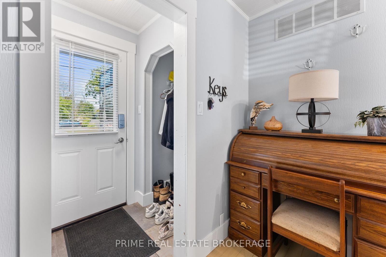 34 ONTARIO STREET S - 6