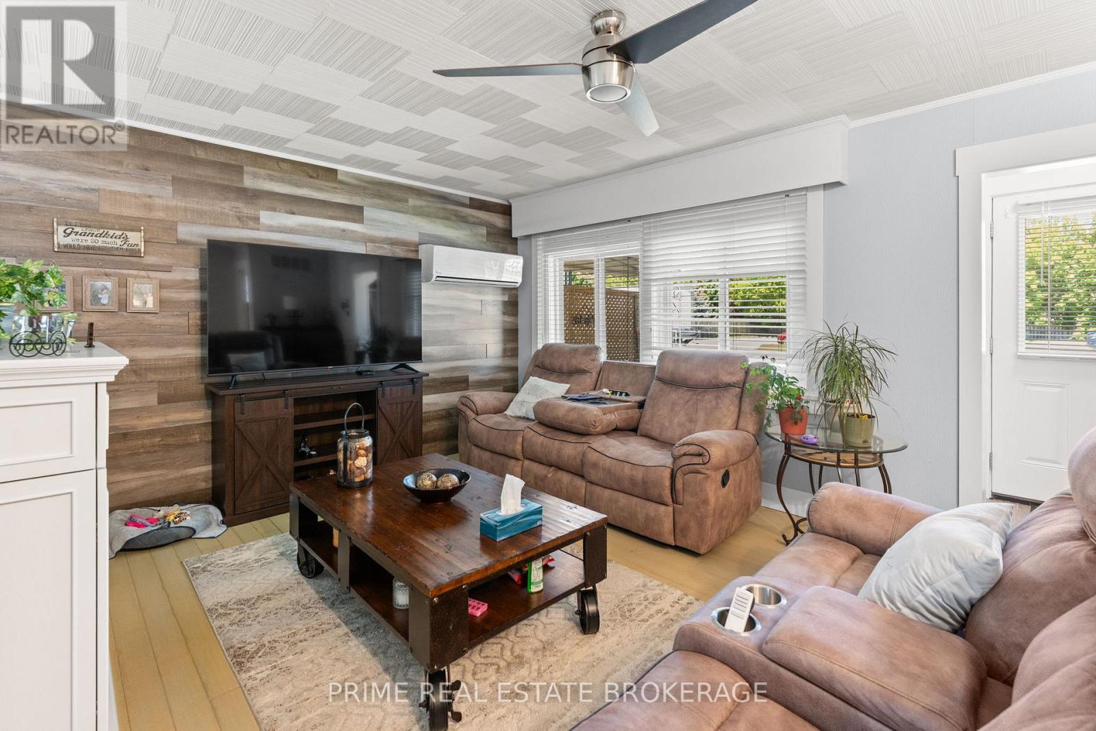 34 ONTARIO STREET S - 9