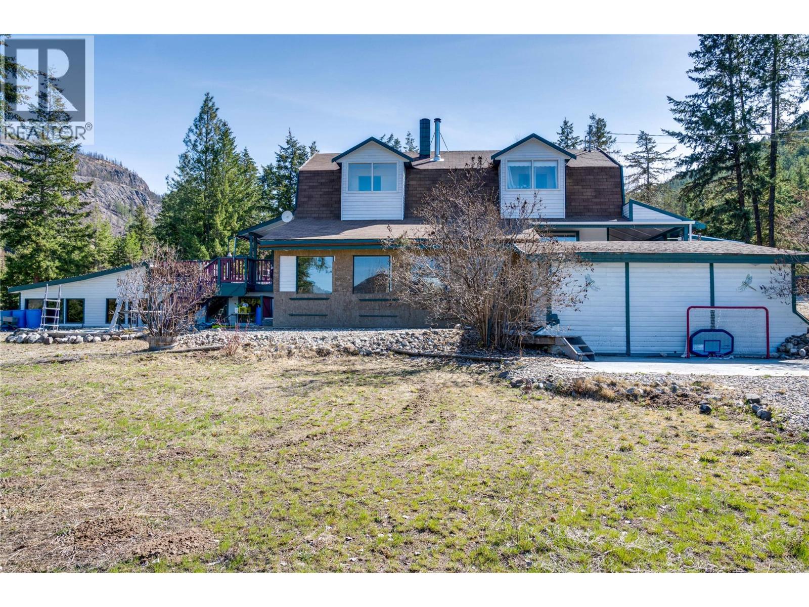 561 Grand Oro Road, Kaleden