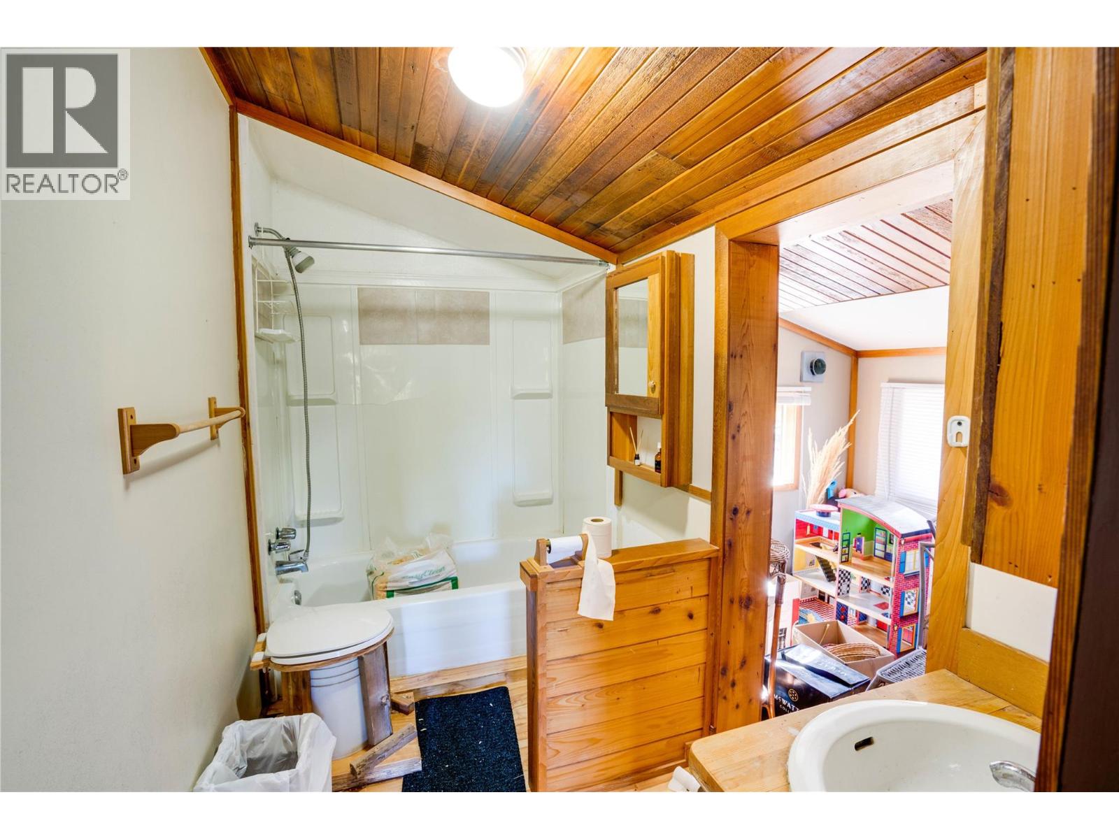 561 Grand Oro Road, Kaleden