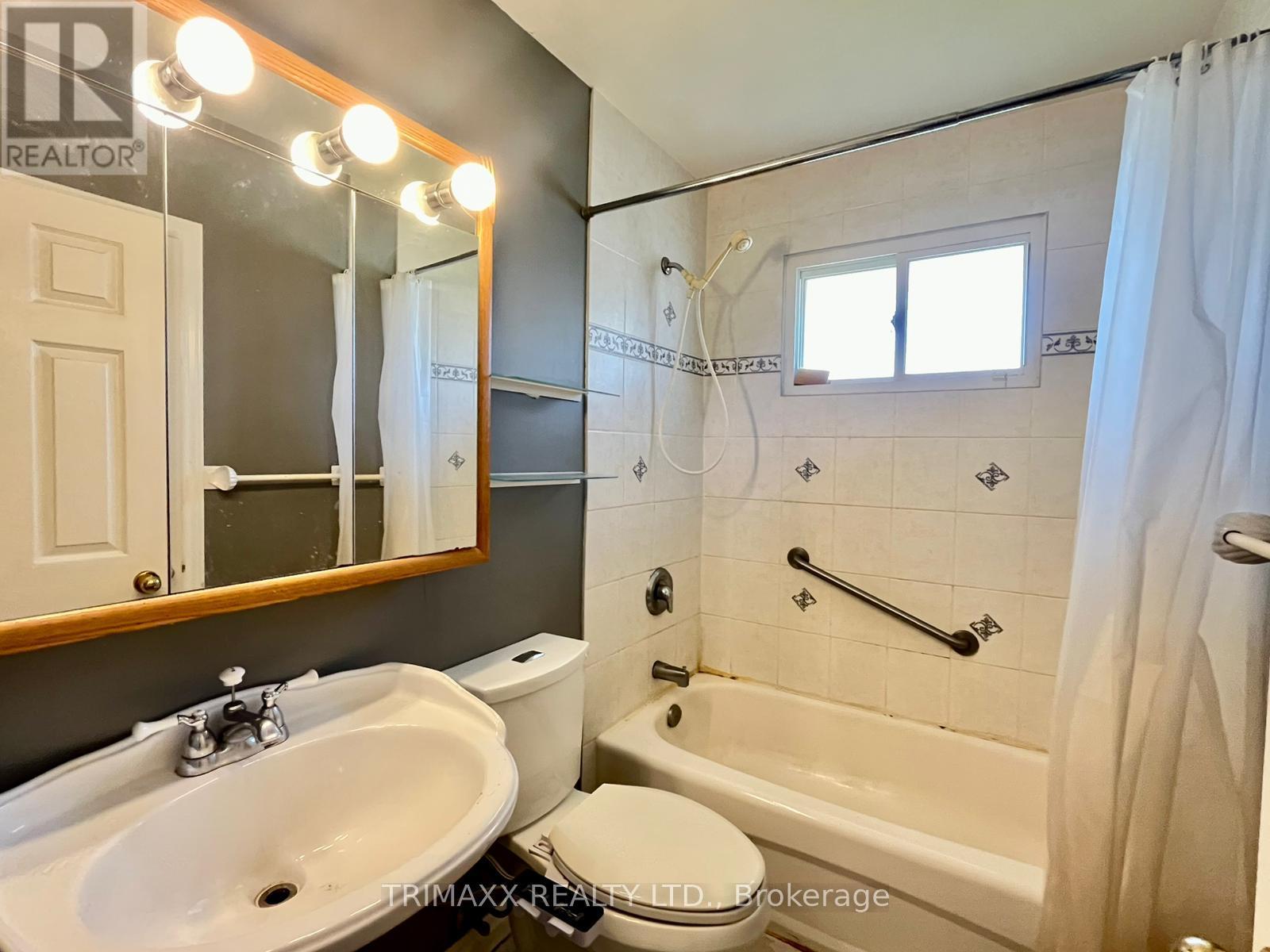 3316 MCLAREN CRESCENT - 18