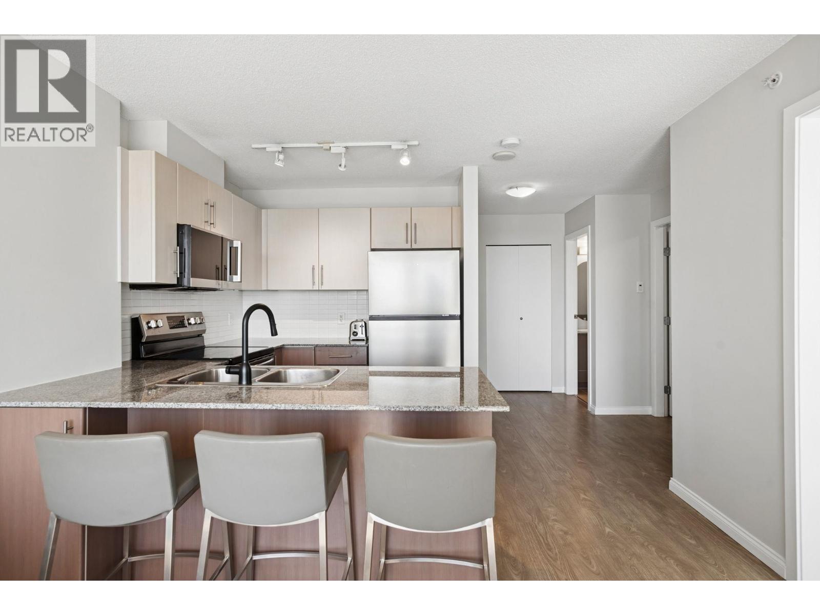 1 Bed, 1 Bath House for Sale in Vancouver – 2201 550 TAYLOR STREET, Vancouver - Image 6
