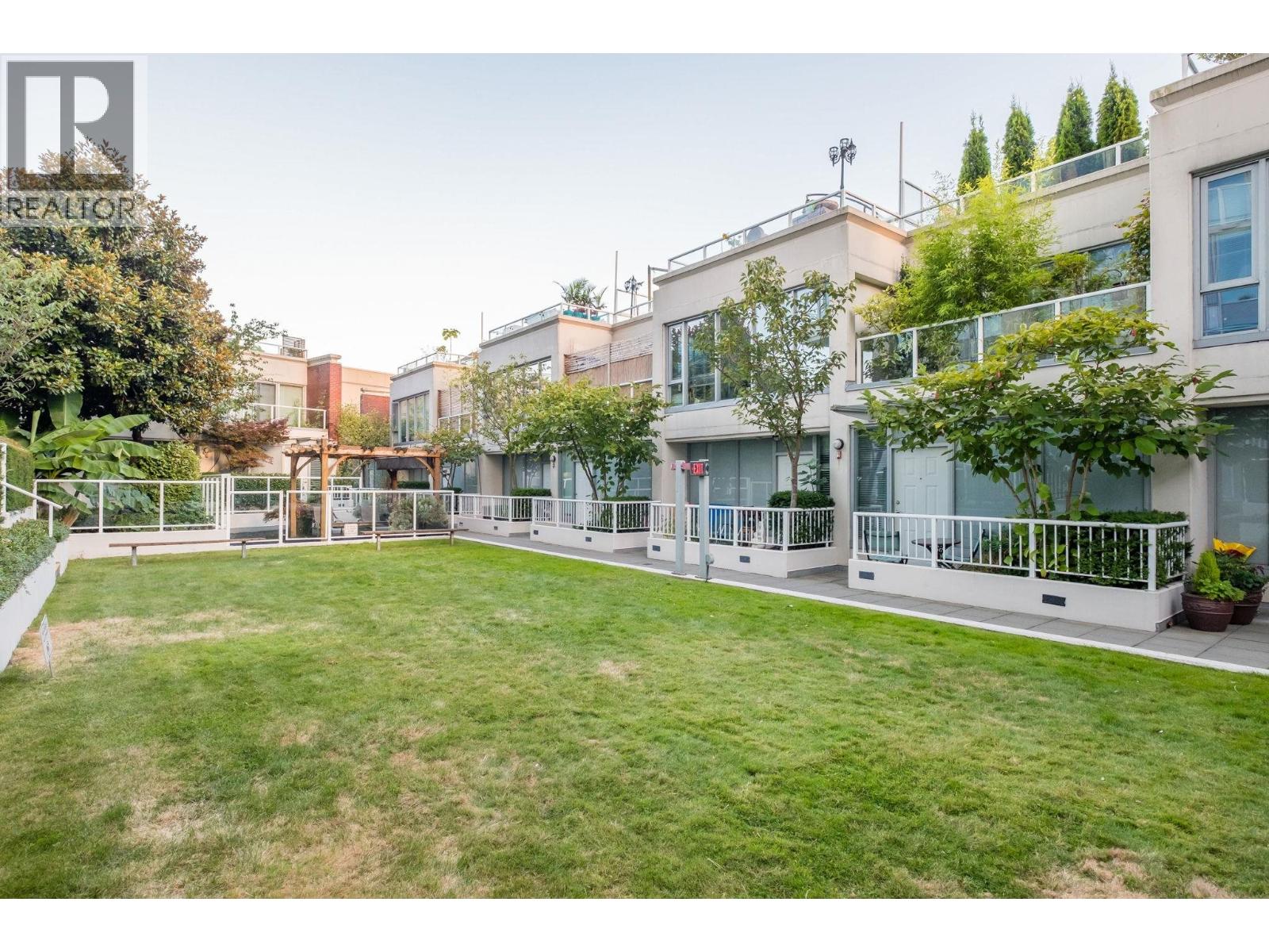 1 Bed, 1 Bath House for Sale in Vancouver – 2201 550 TAYLOR STREET, Vancouver - Image 8