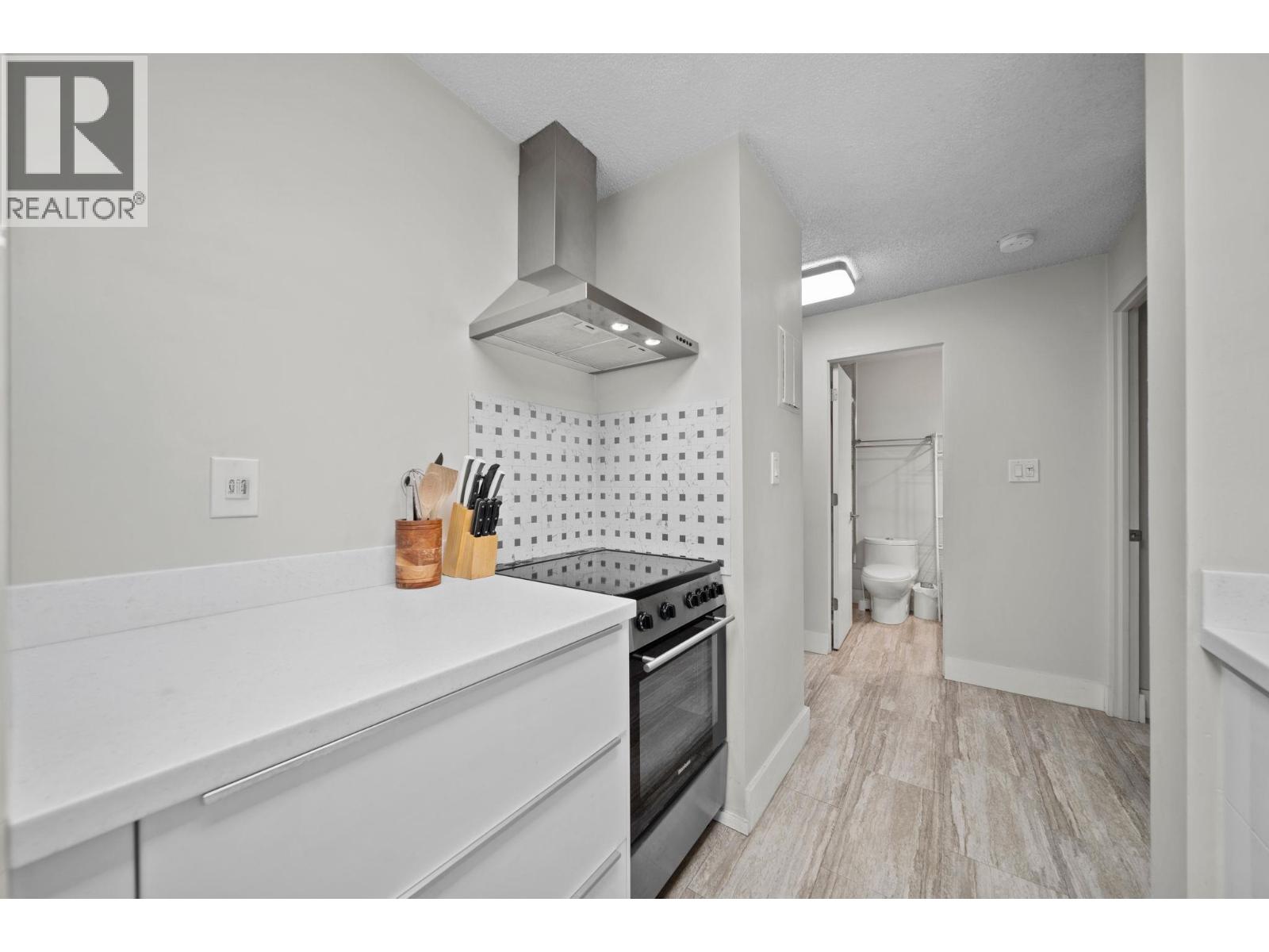 215 1080 PACIFIC STREET — photo 3