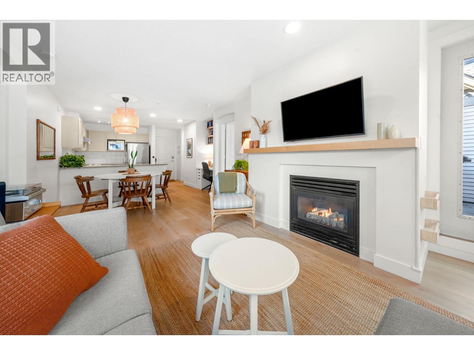 301 333 E 1ST STREET — photo 3