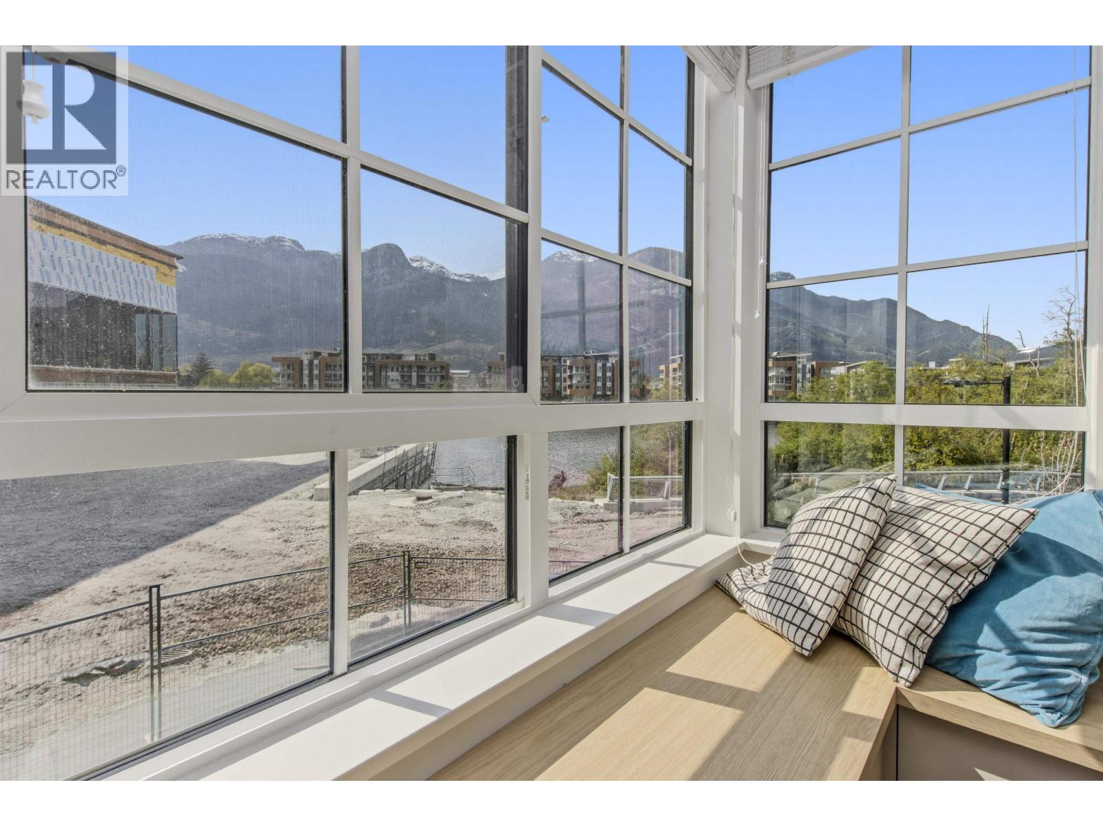 38015 HELM WAY, Squamish