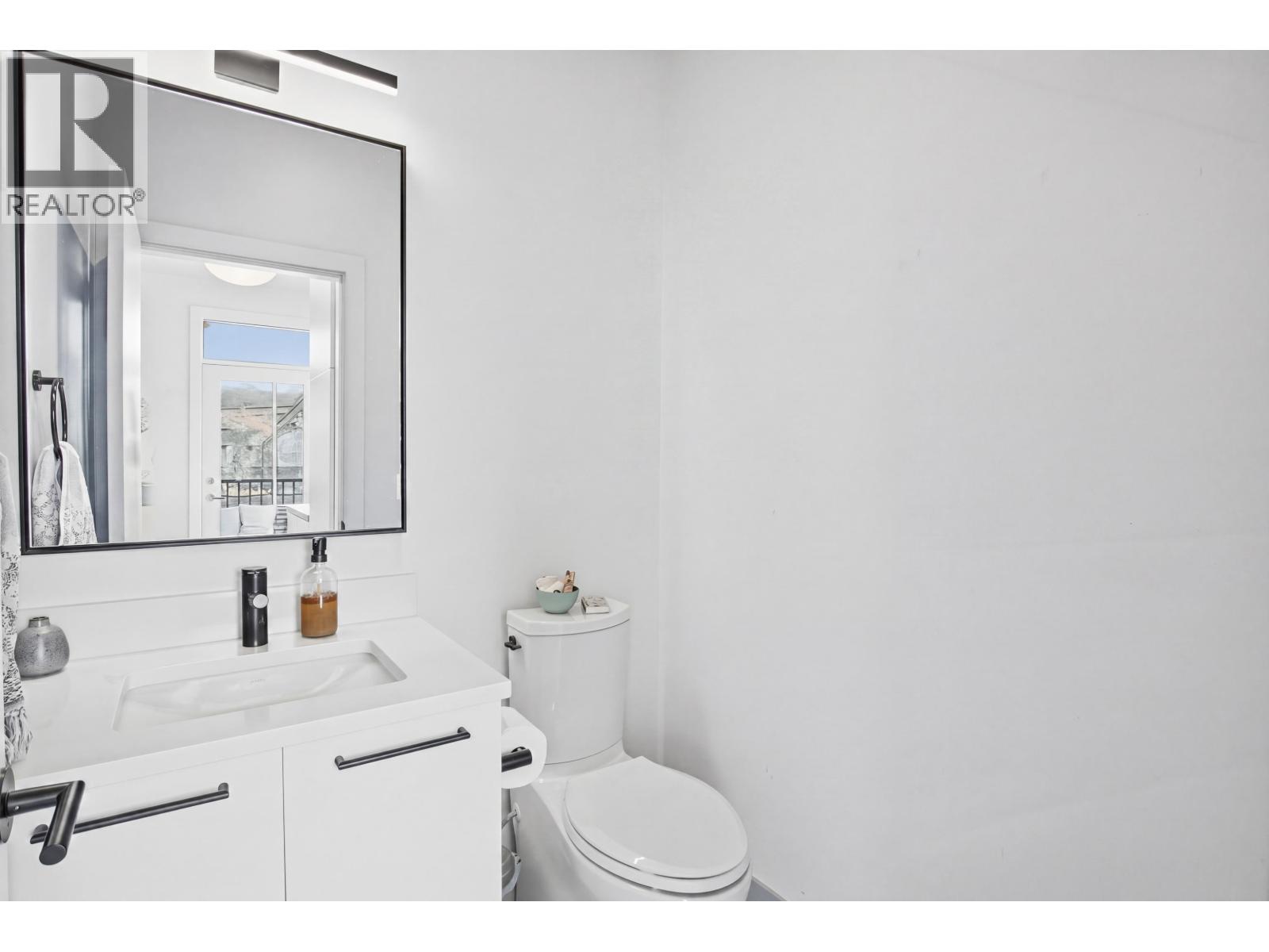 38015 HELM WAY, Squamish