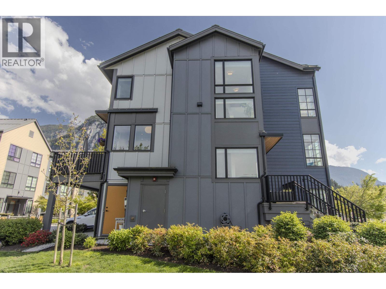 38015 HELM WAY, Squamish