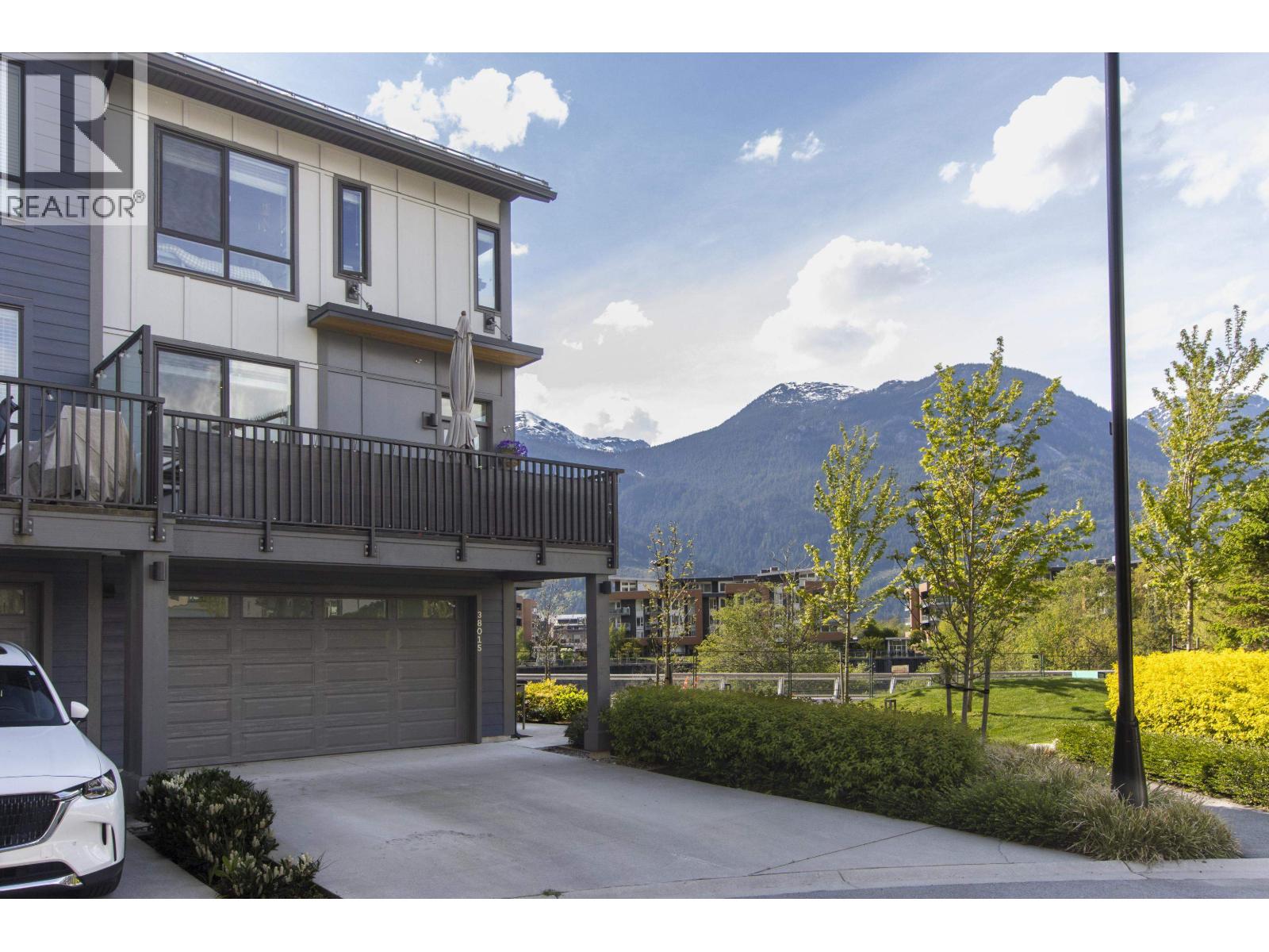 38015 HELM WAY, Squamish