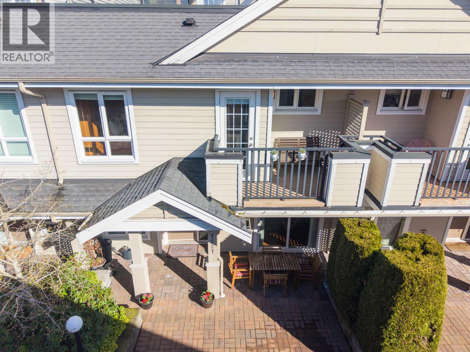 1127 ST. ANDREWS AVENUE — photo 3