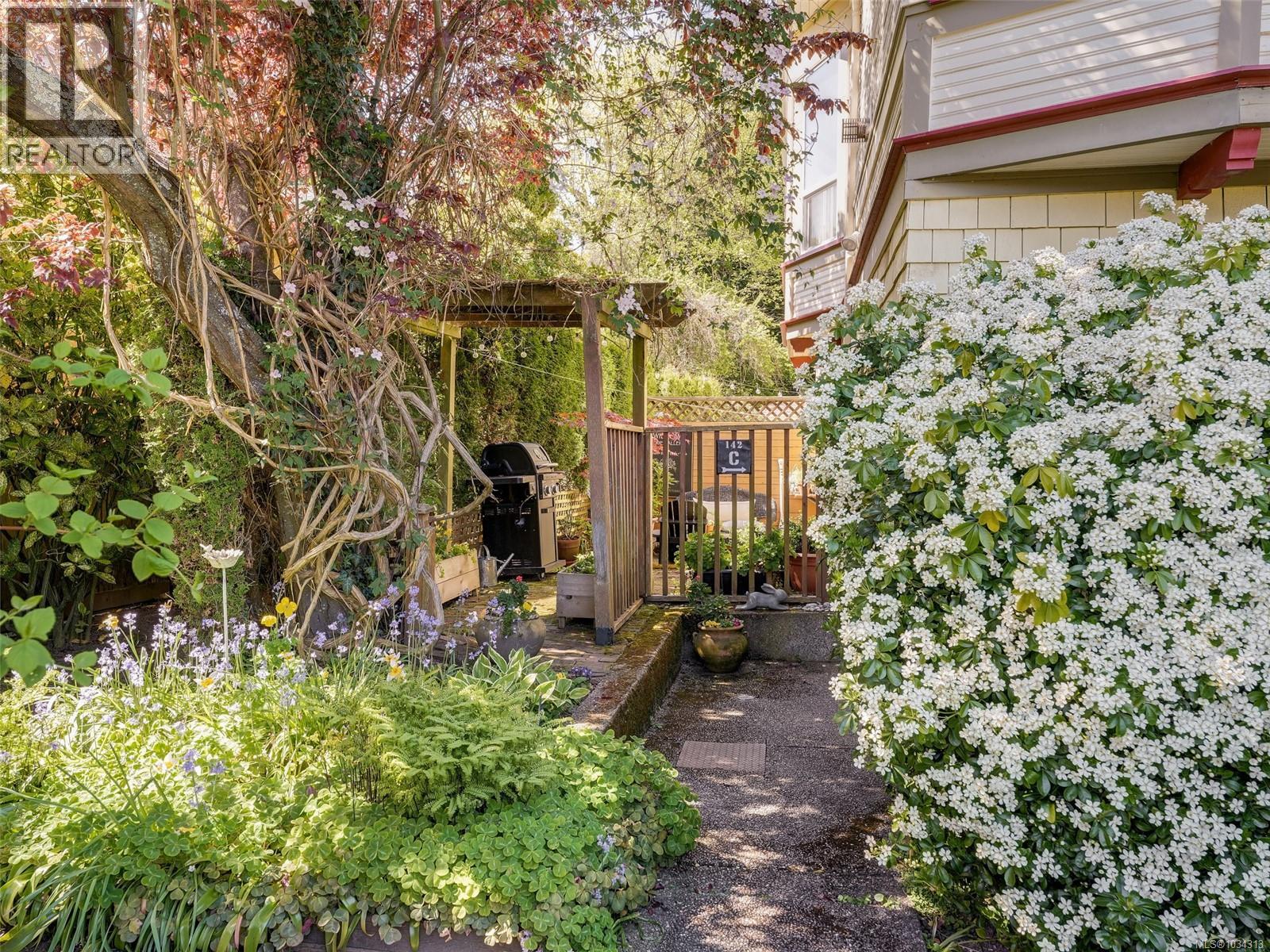 C 142 St. Lawrence Street, Victoria