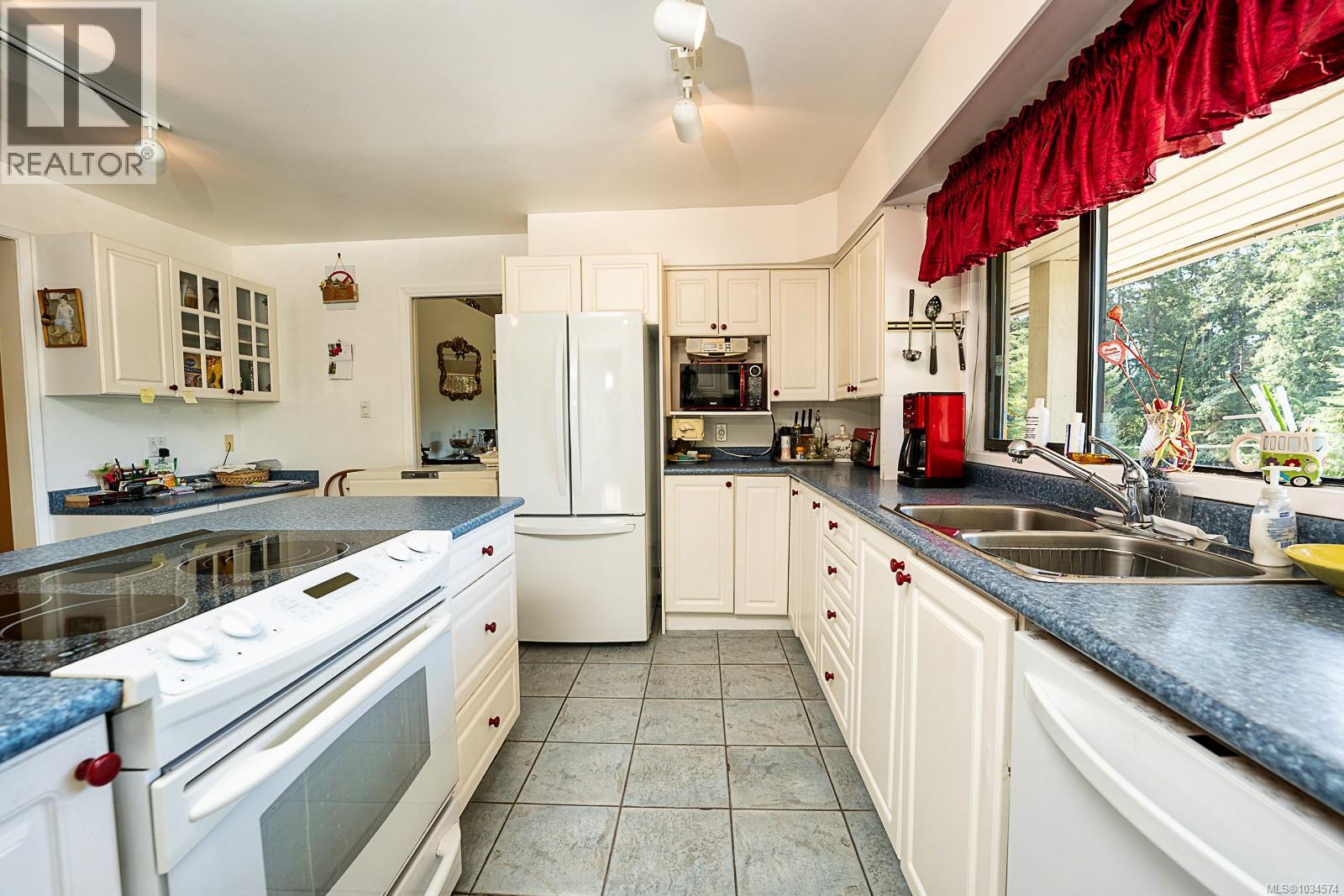 9871 Youbou Rd - 9