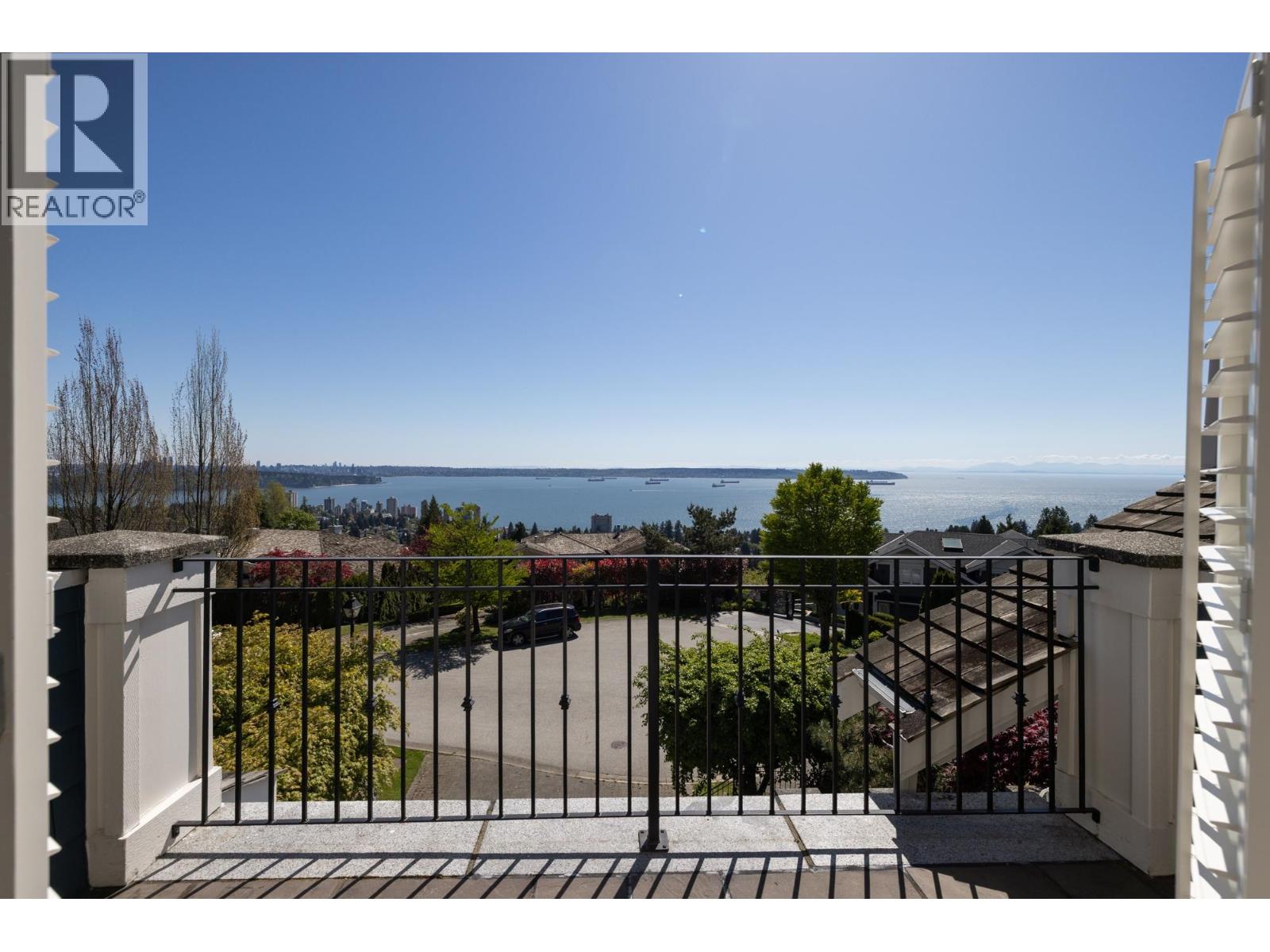 2353 ORCHARD LANE, West Vancouver