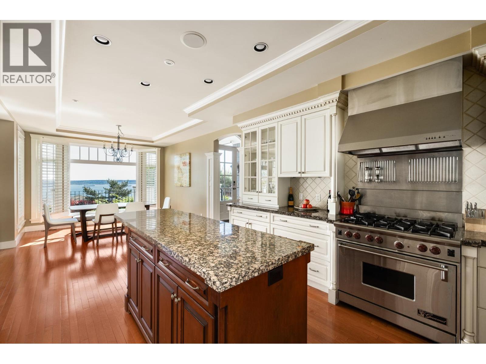2353 ORCHARD LANE, West Vancouver