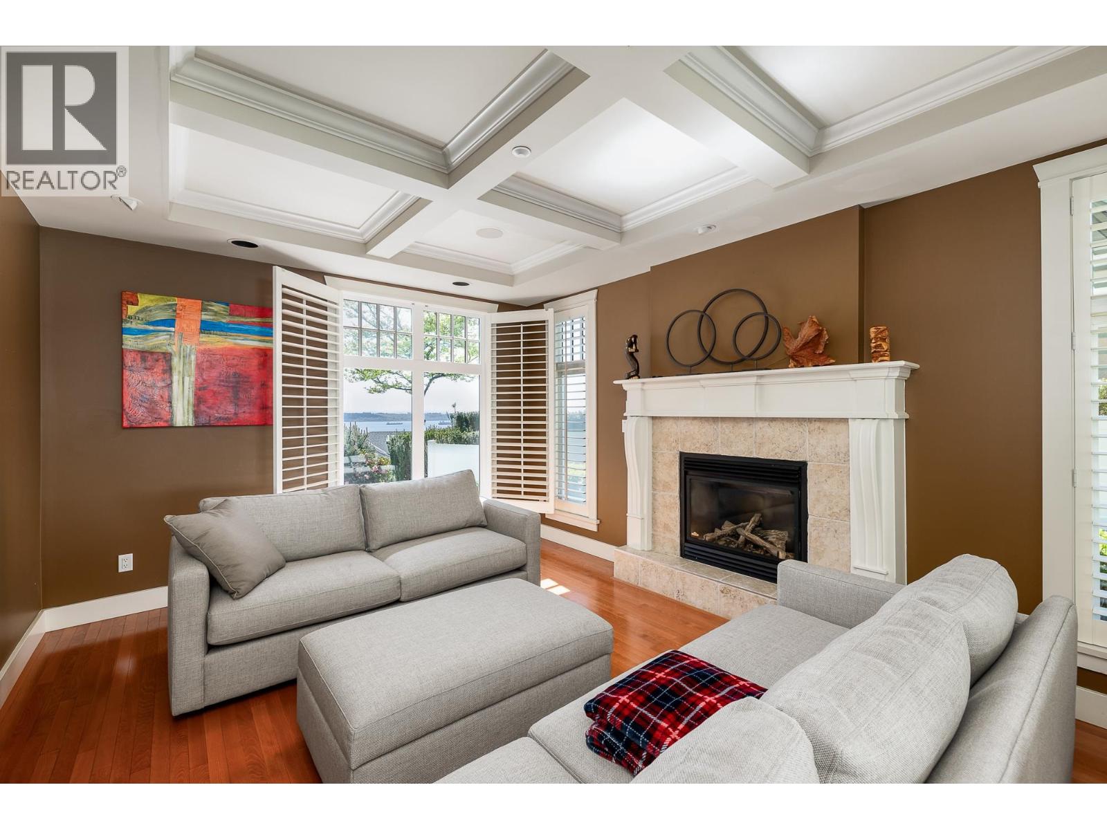 2353 ORCHARD LANE, West Vancouver