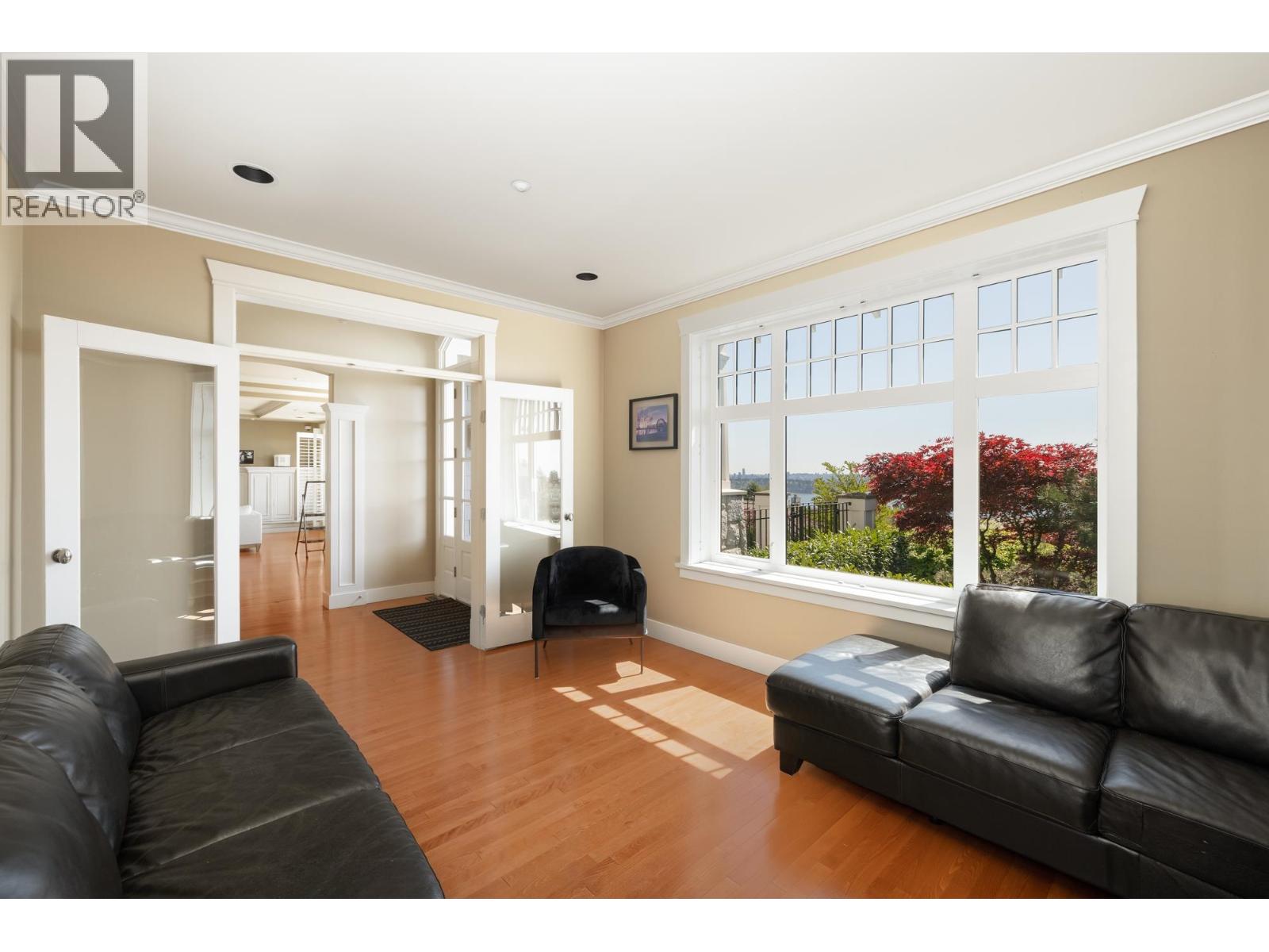 2353 ORCHARD LANE, West Vancouver