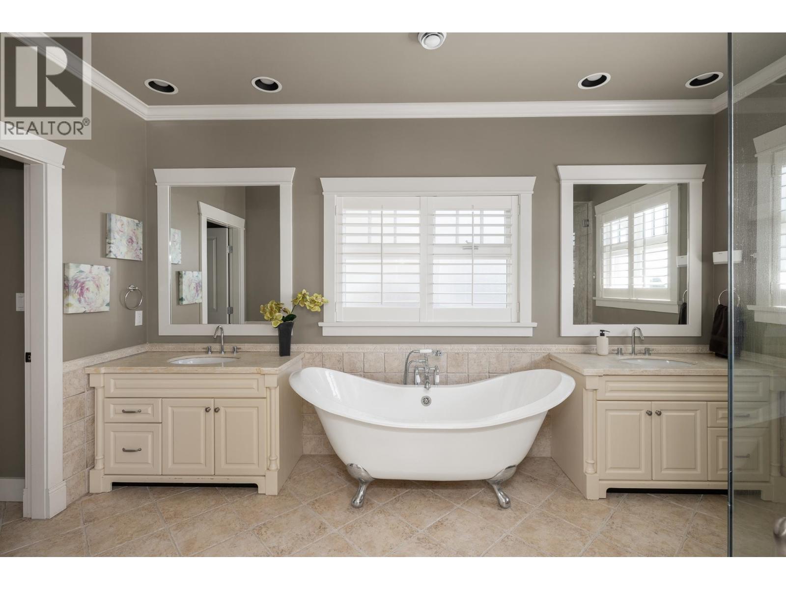 2353 ORCHARD LANE, West Vancouver