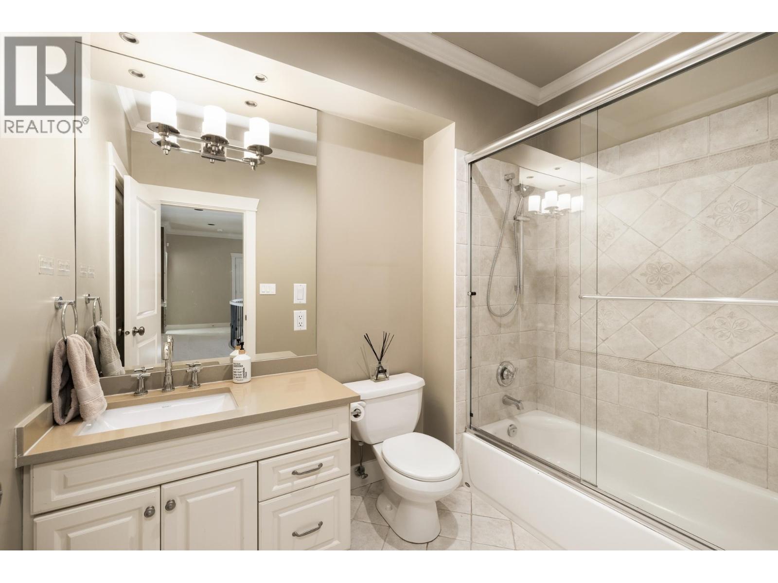 2353 ORCHARD LANE, West Vancouver