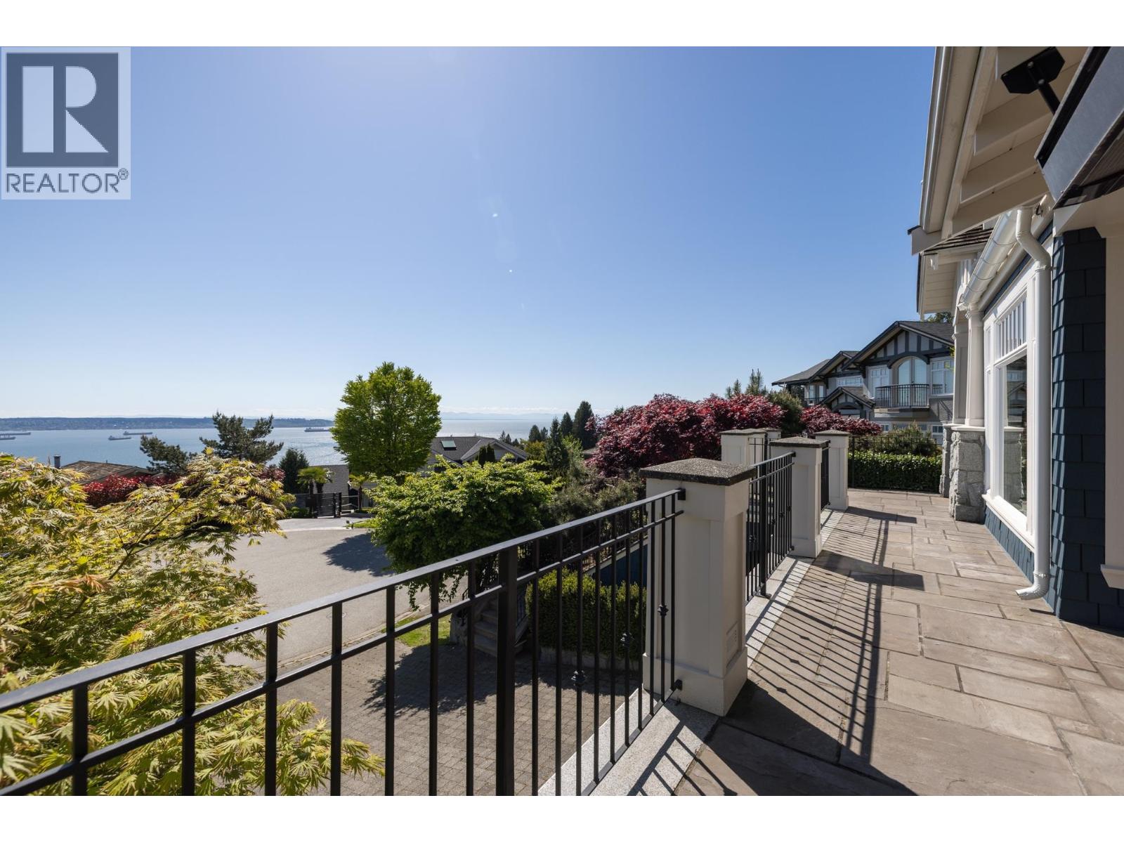 2353 ORCHARD LANE, West Vancouver