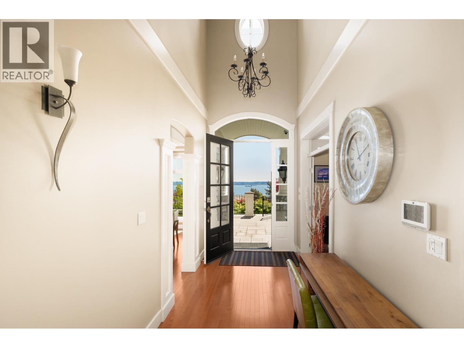 2353 ORCHARD LANE, West Vancouver