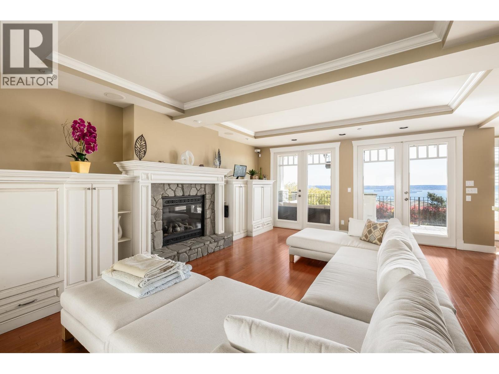 2353 ORCHARD LANE, West Vancouver