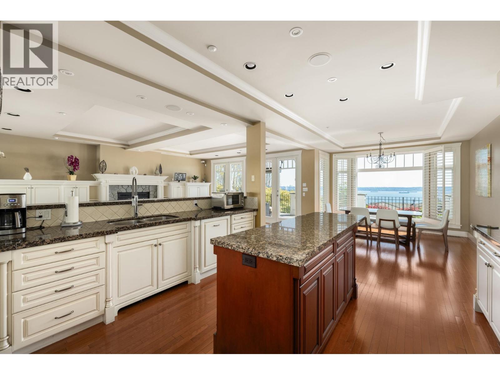 2353 ORCHARD LANE, West Vancouver