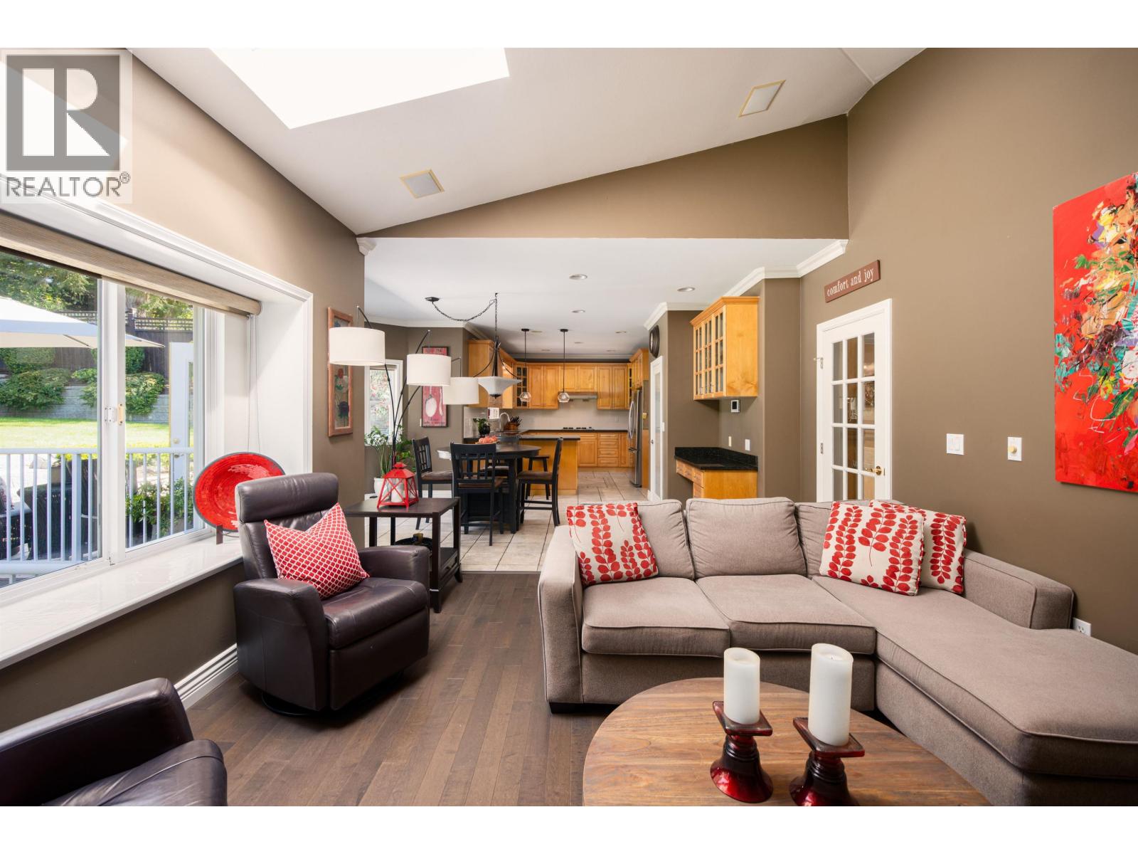 228 W KINGS ROAD — photo 3