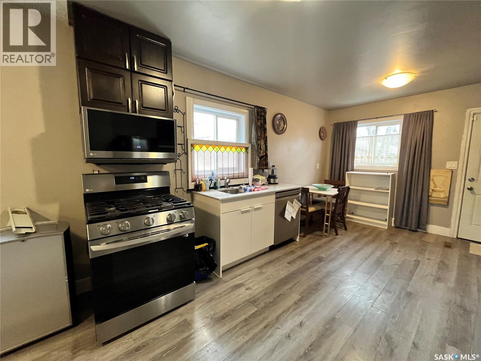 1166 RETALLACK STREET - 10