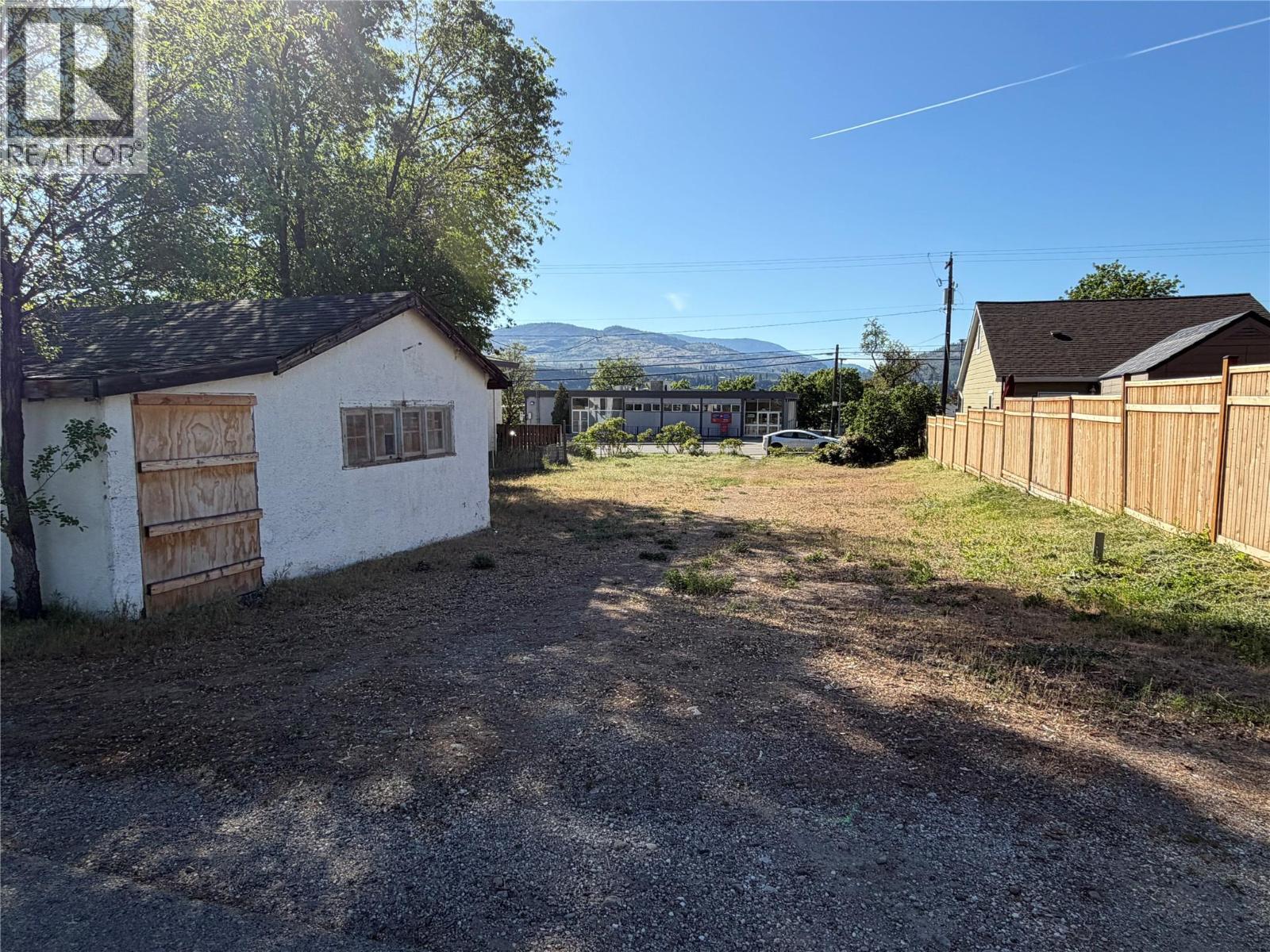 548 Fairiew Road, Oliver