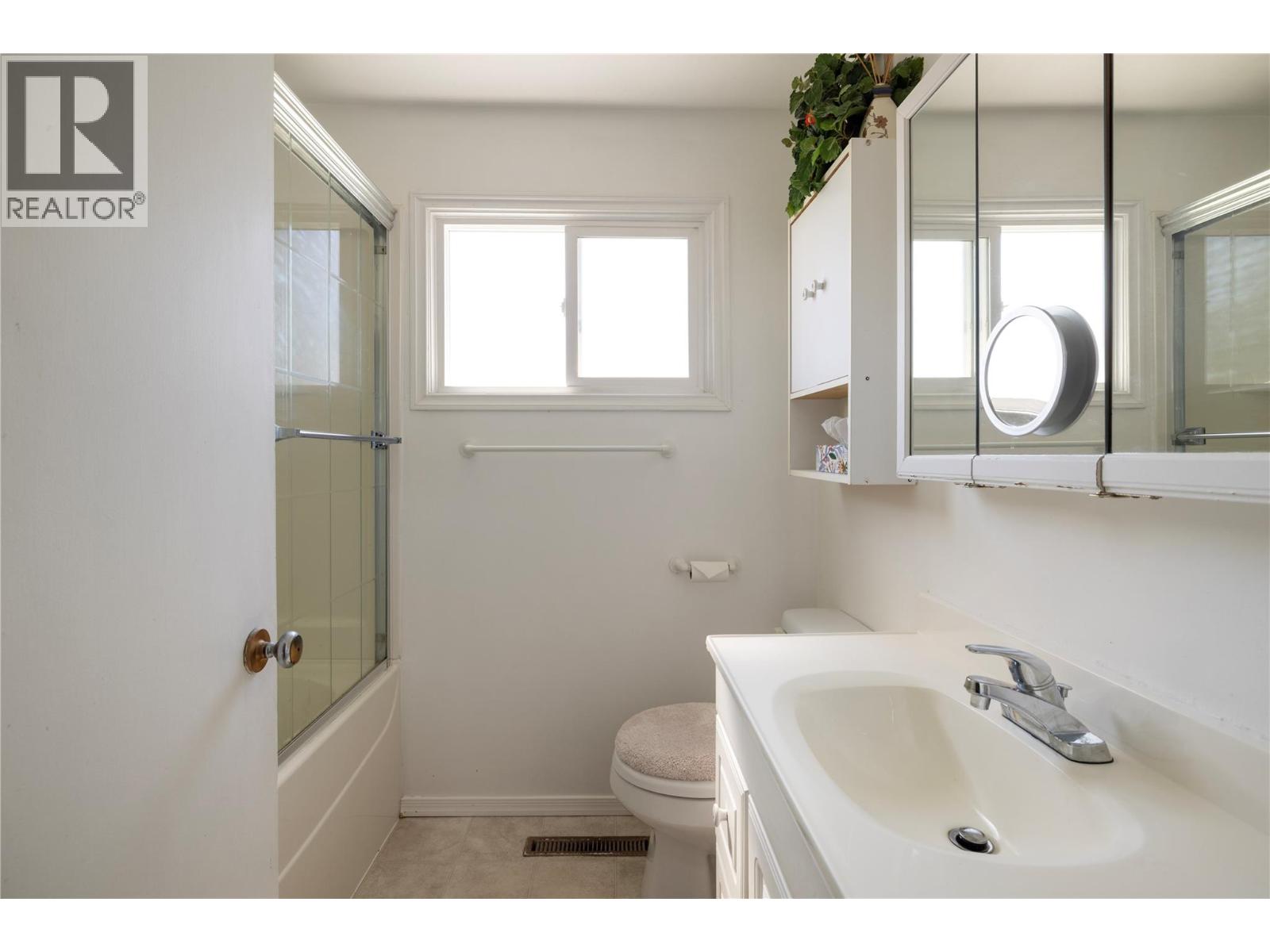 661 Bay Avenue - 14