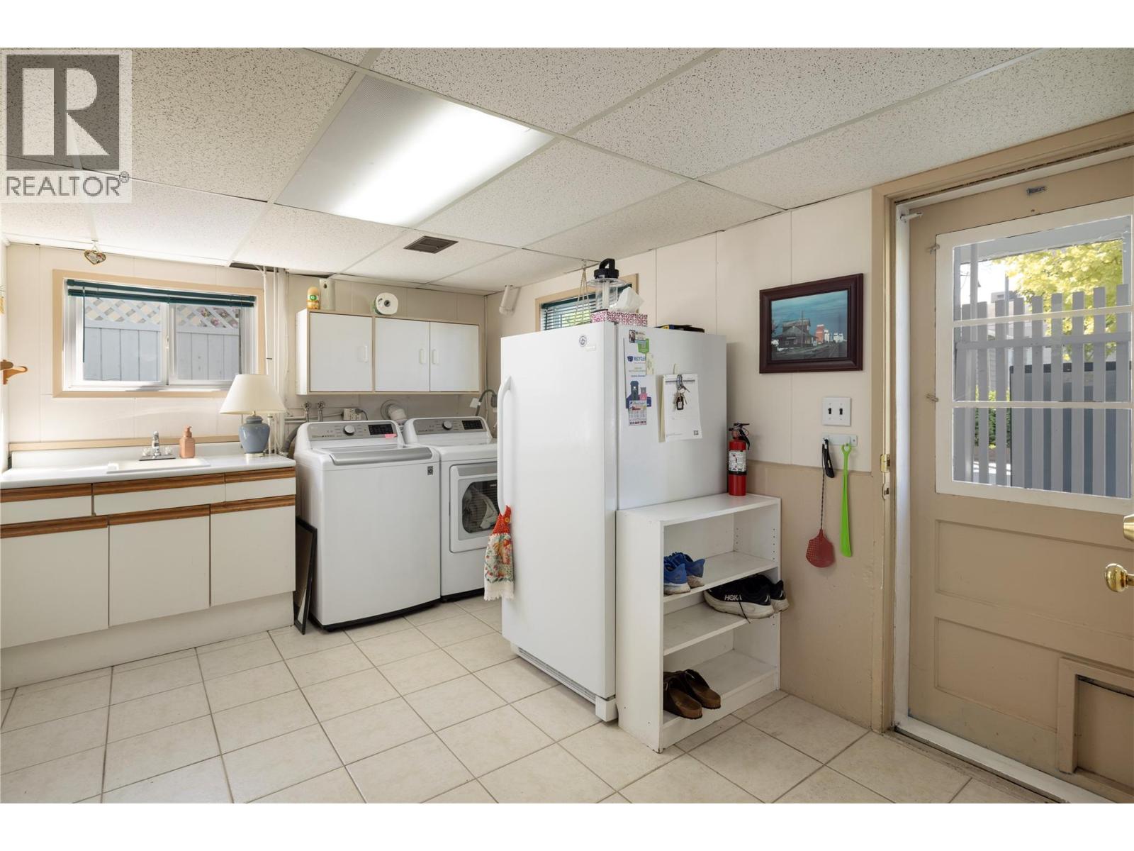 661 Bay Avenue - 15