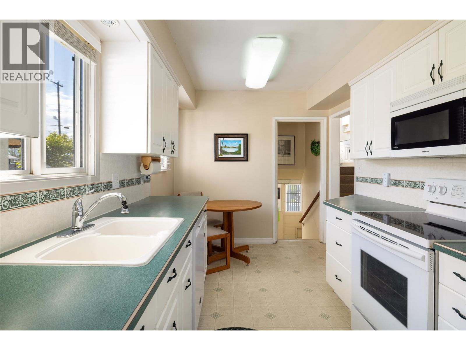 661 Bay Avenue - 8