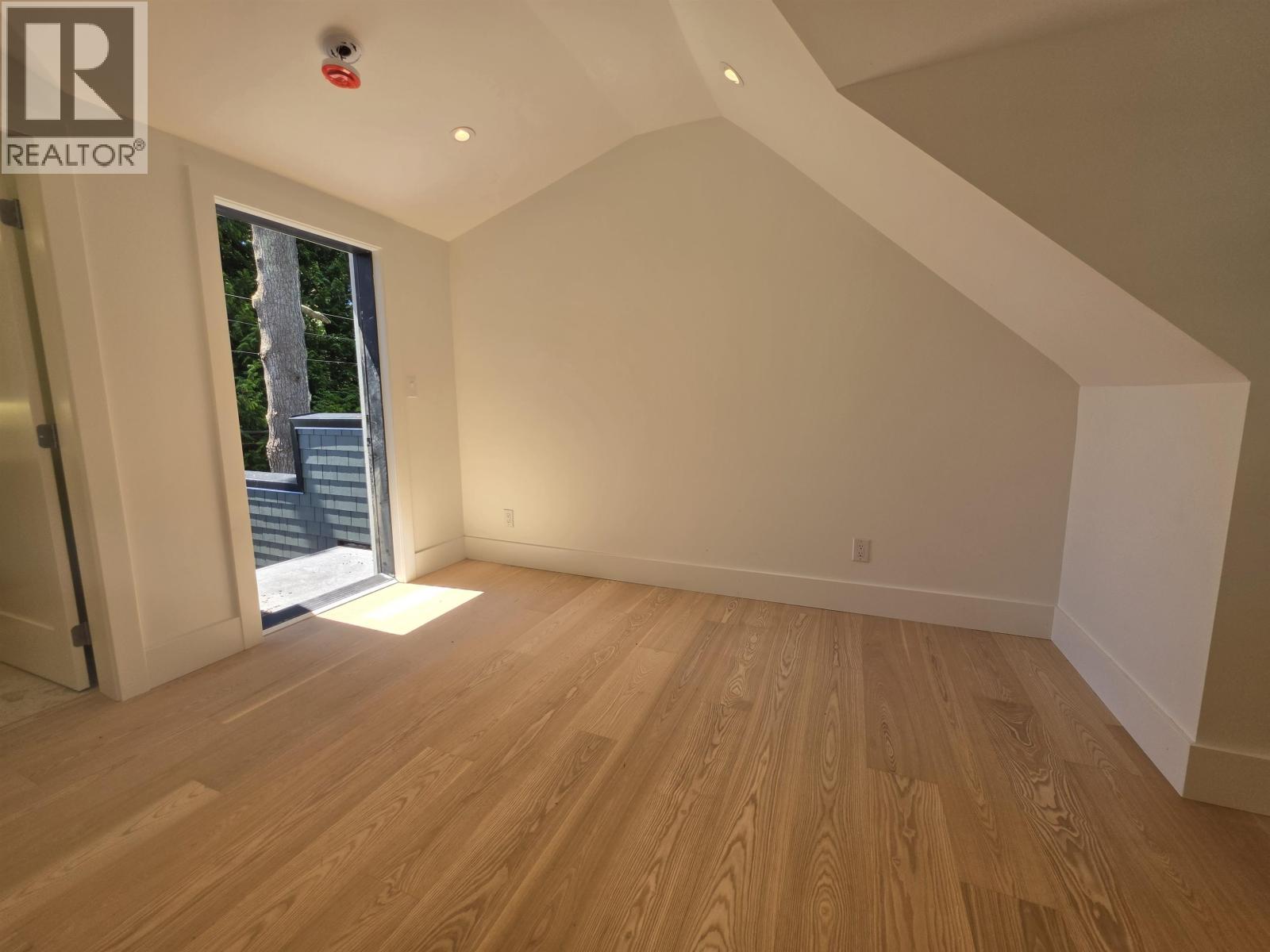 2 Bed, 3 Bath House for Sale in Vancouver – 2570 W 2ND AVENUE, Vancouver - Image 19