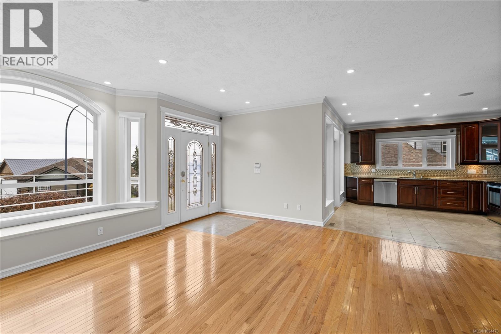 10077 Island View Close - 11